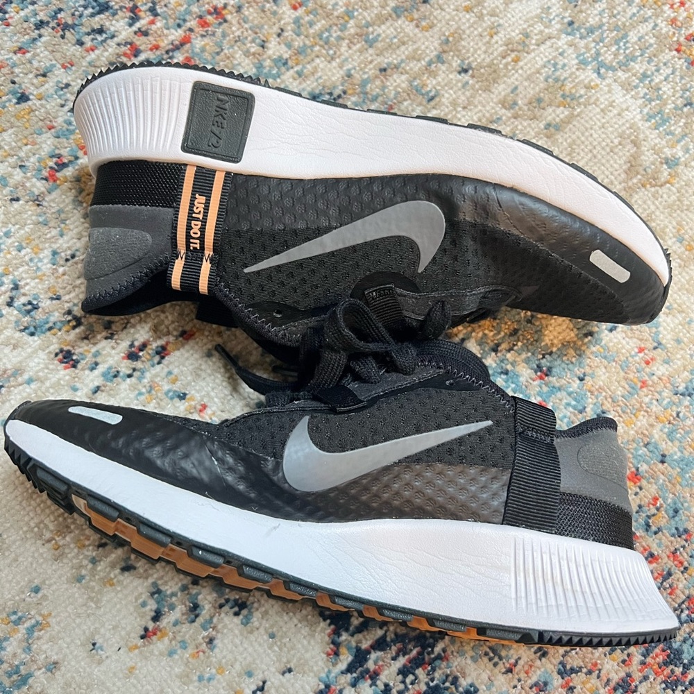 Women’s Nike shoes - Picture 4 of 9